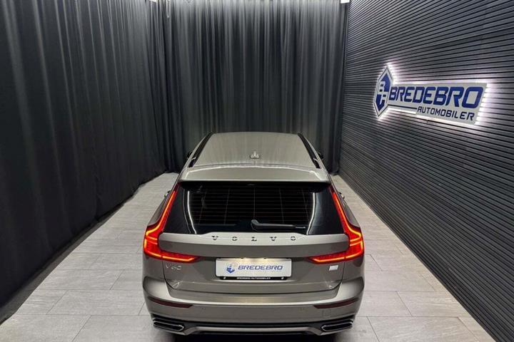 Grå Volvo V60 fra 2021