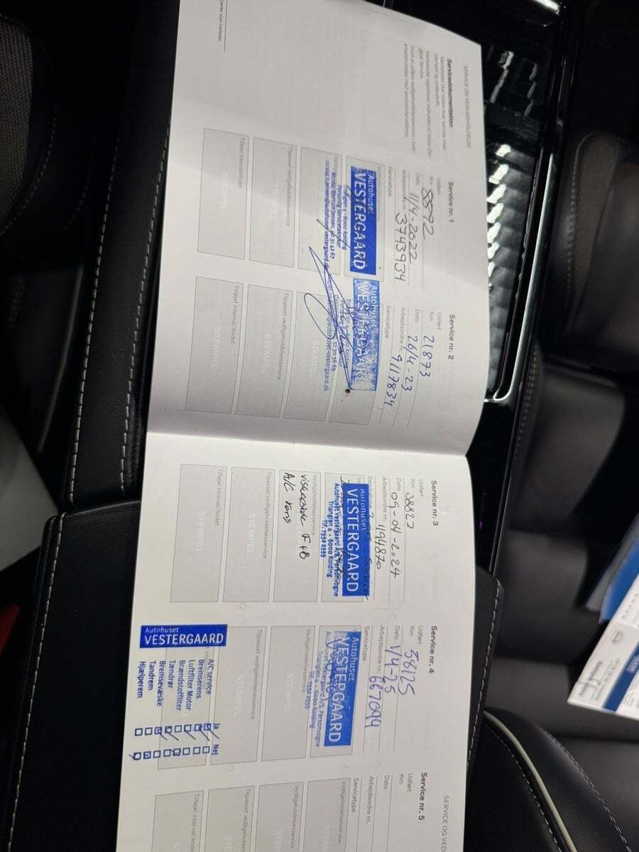 Grå Volvo V60 fra 2021