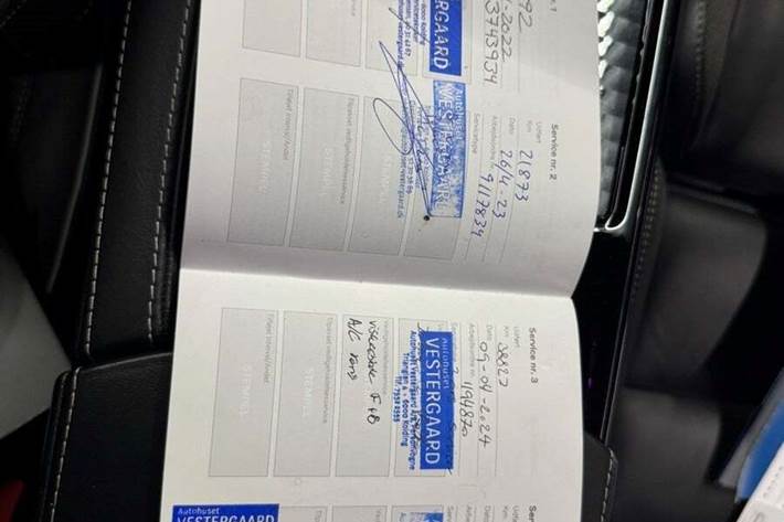 Grå Volvo V60 fra 2021