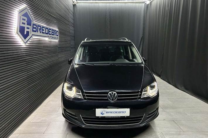 Sort VW Sharan fra 2011