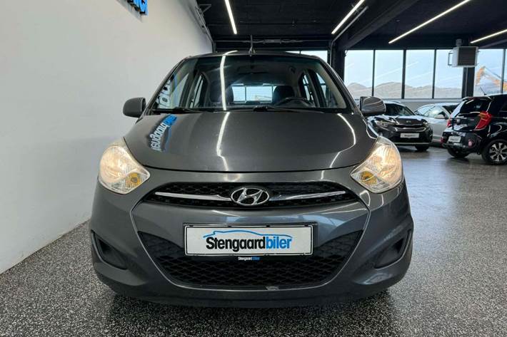Grå Hyundai i10 fra 2011