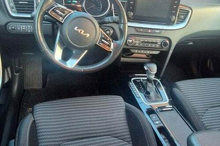 Blå Kia Ceed fra 2022