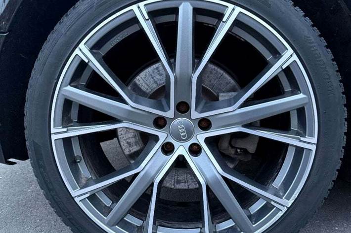 Sort Audi e-tron fra 2020