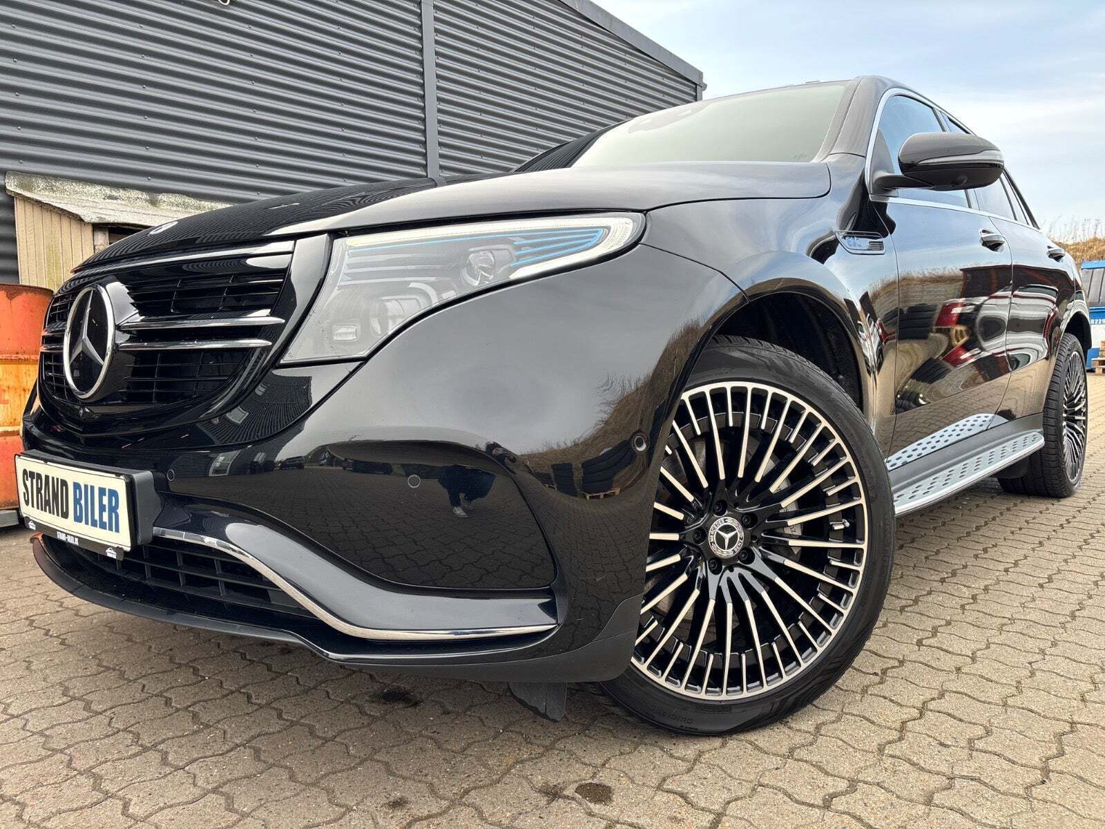 Sort Mercedes EQC400 fra 2023