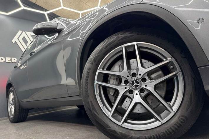 Grå Mercedes GLC350 d fra 2018