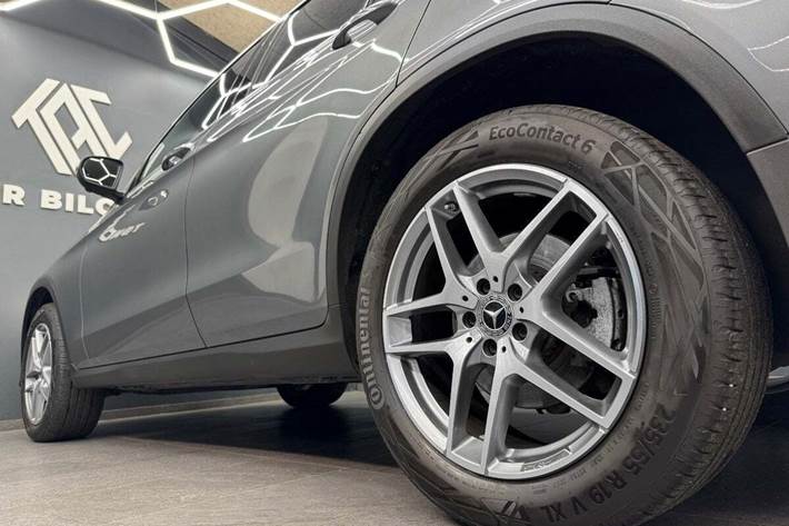 Grå Mercedes GLC350 d fra 2018