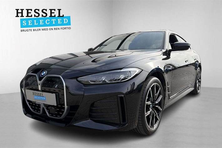 Sort BMW i4 fra 2024 set udefra