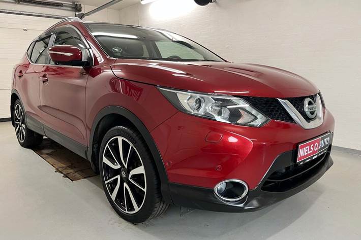 Grå Nissan Qashqai fra 2014