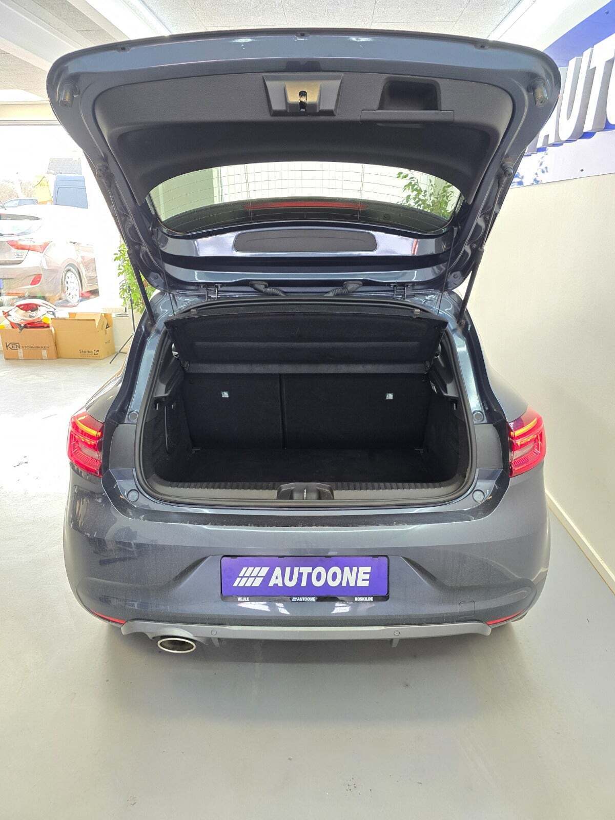 Grå Renault Clio V fra 2020