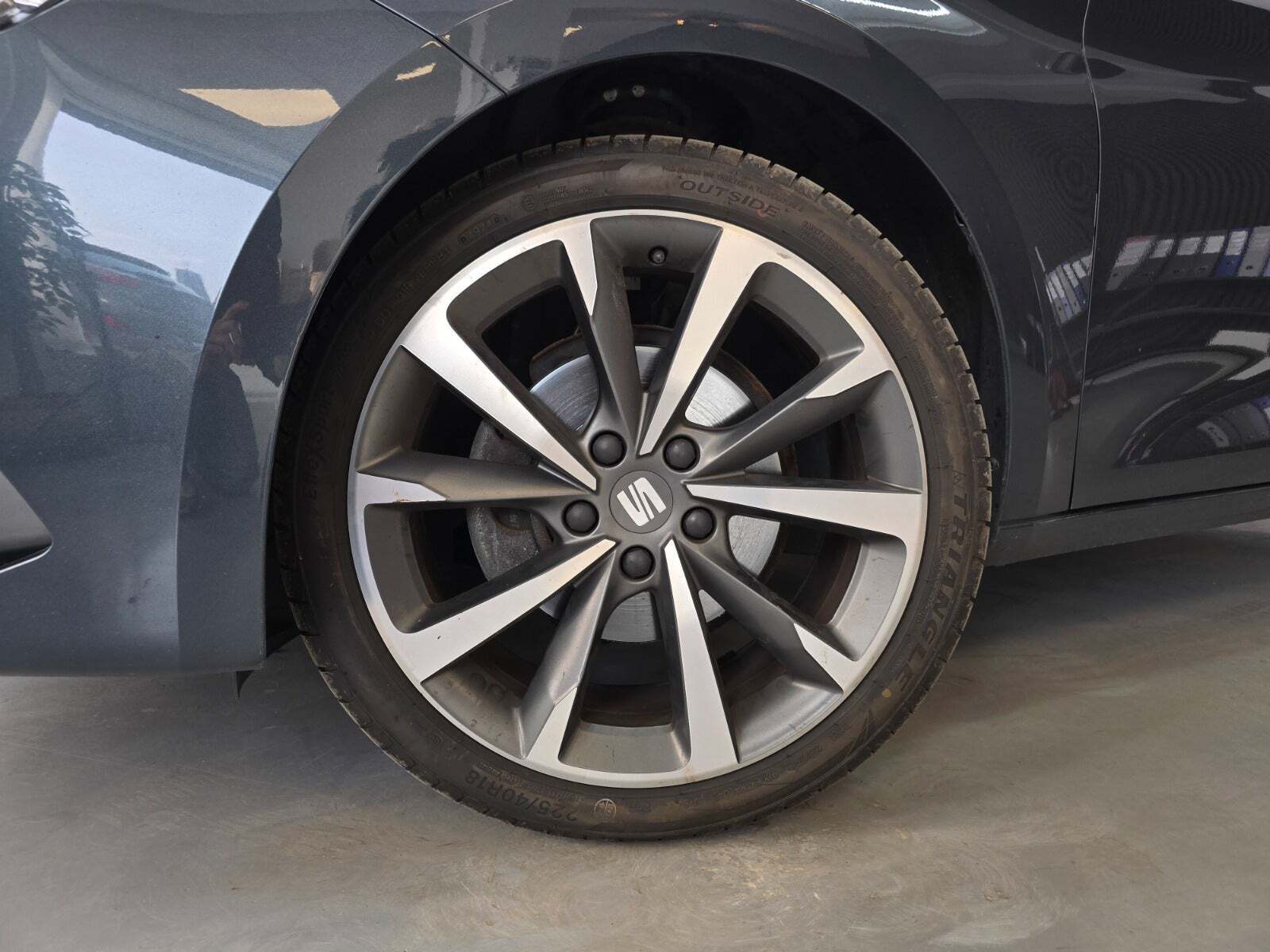 Grå Seat Leon fra 2020