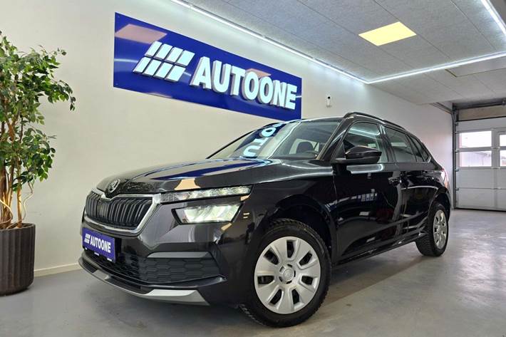 Sort Skoda Kamiq fra 2021 set udefra