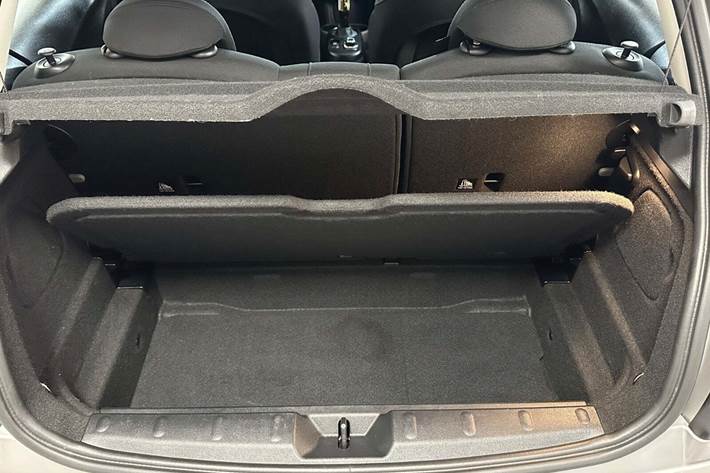 Sølv Mini Cooper SE fra 2024