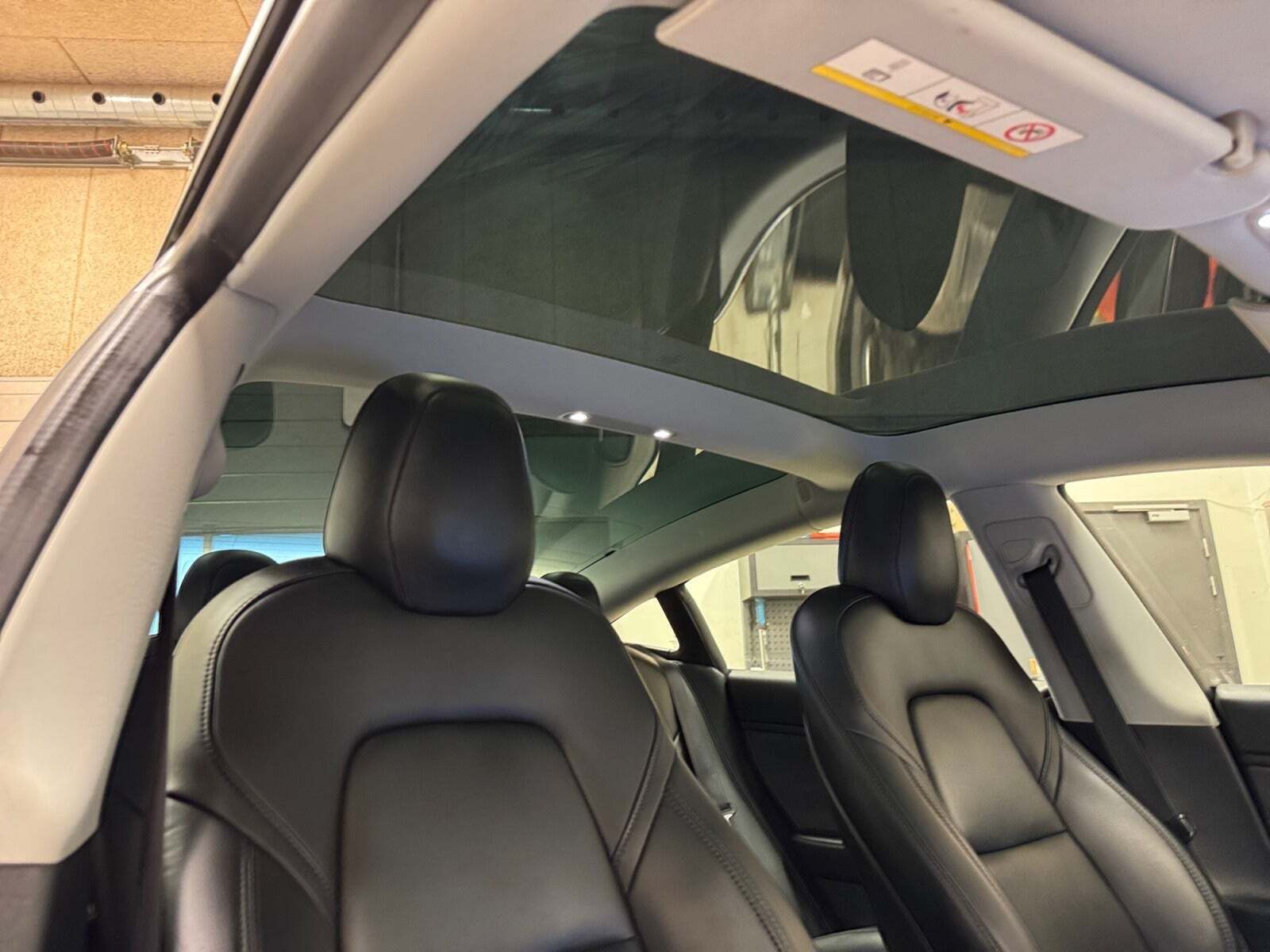 Hvid Tesla Model 3 fra 2019