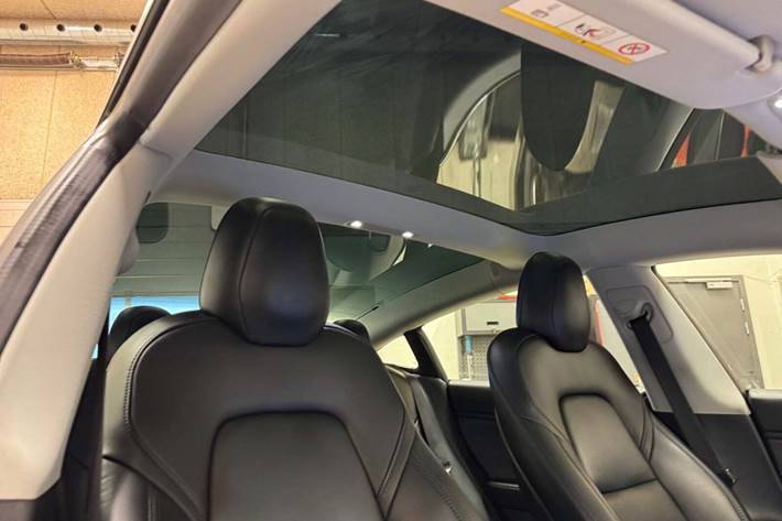 Hvid Tesla Model 3 fra 2019