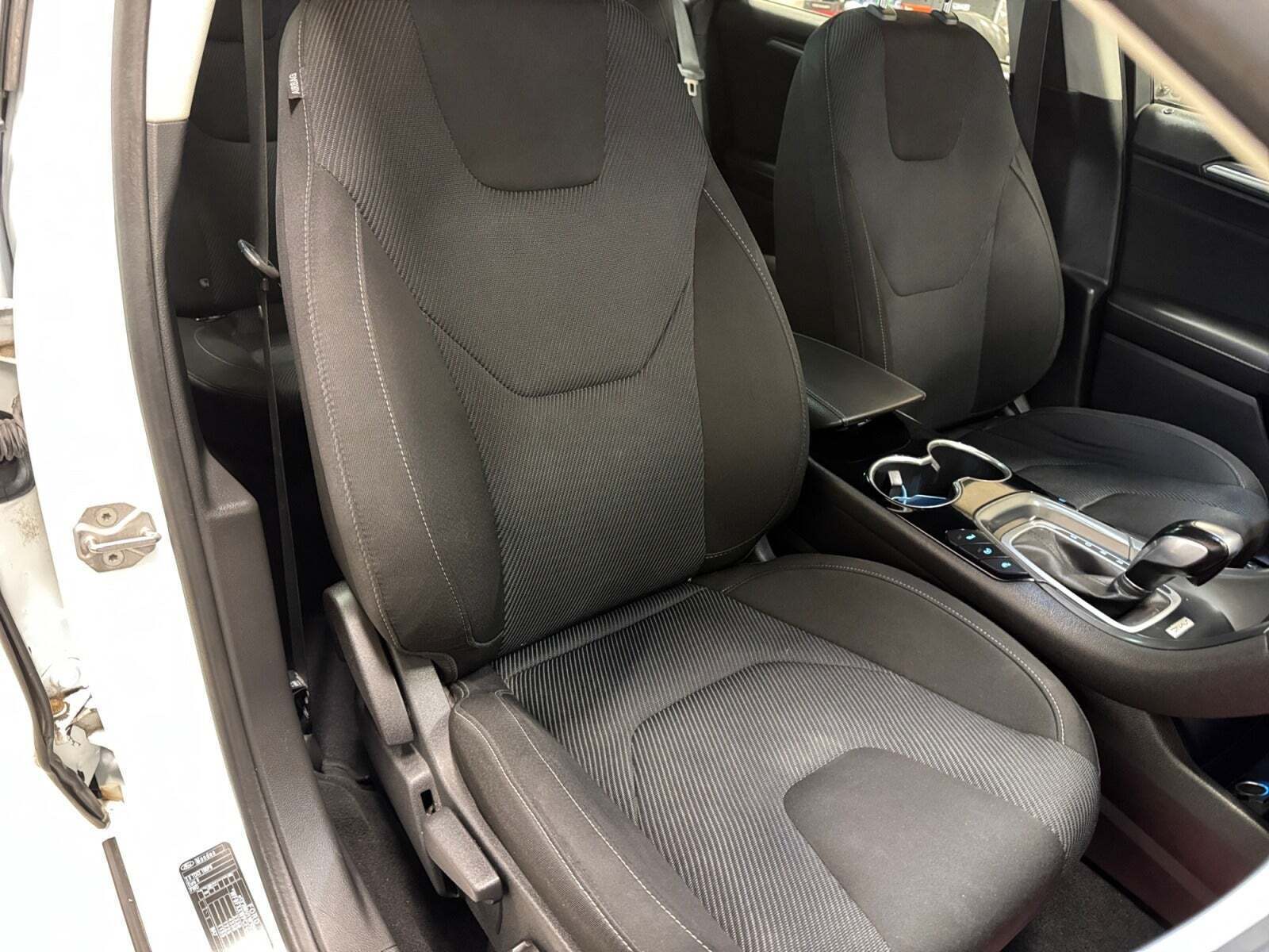 Hvid Ford Mondeo fra 2016