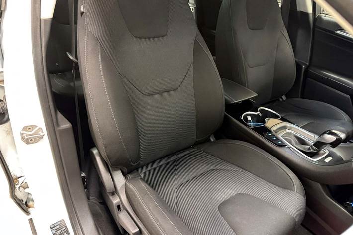 Hvid Ford Mondeo fra 2016