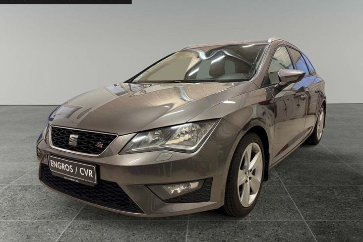 Grå Seat Leon fra 2014 set udefra