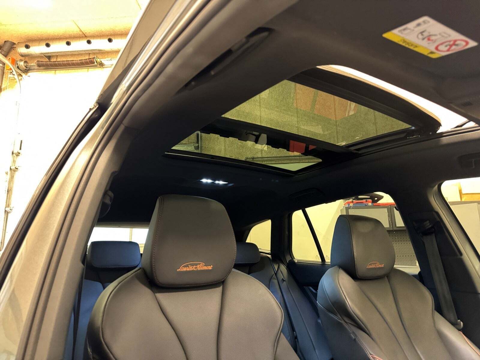 Grå Skoda Enyaq fra 2025