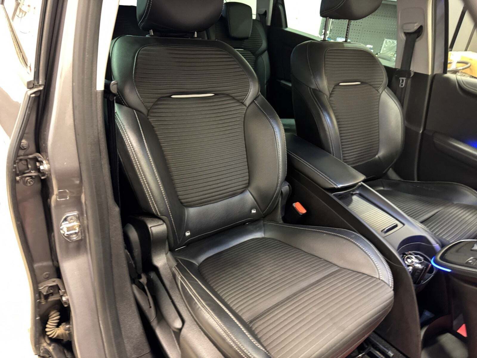 Grå Renault Grand Scenic IV fra 2018