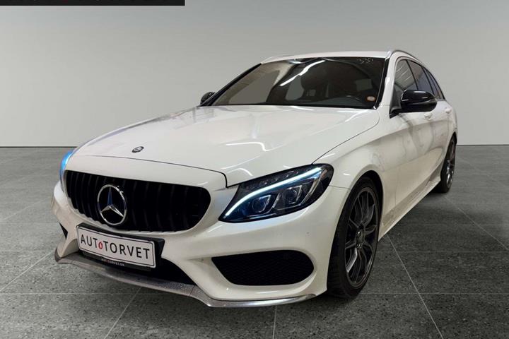 Hvid Mercedes C400 fra 2016 set udefra