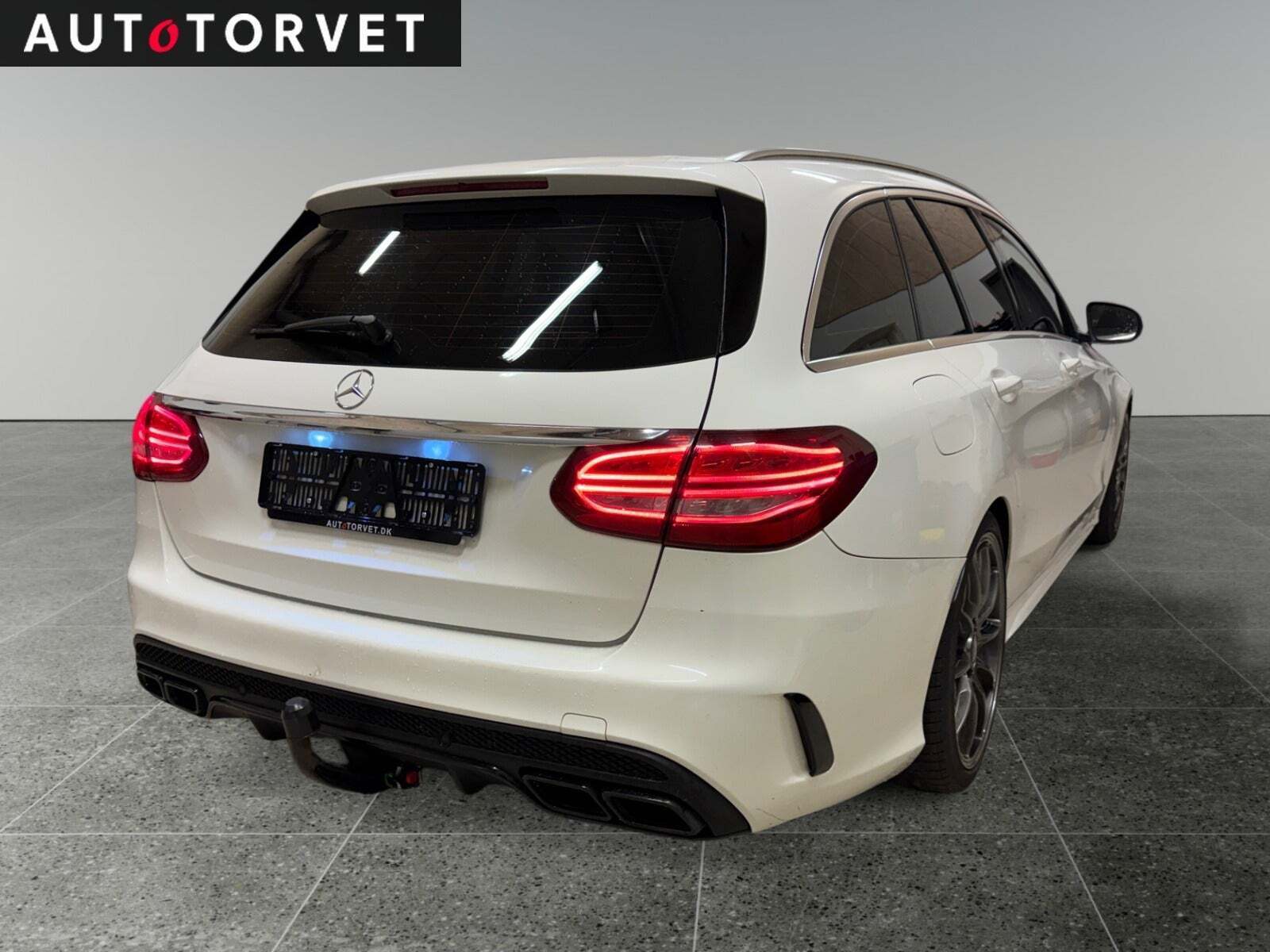 Hvid Mercedes C400 fra 2016