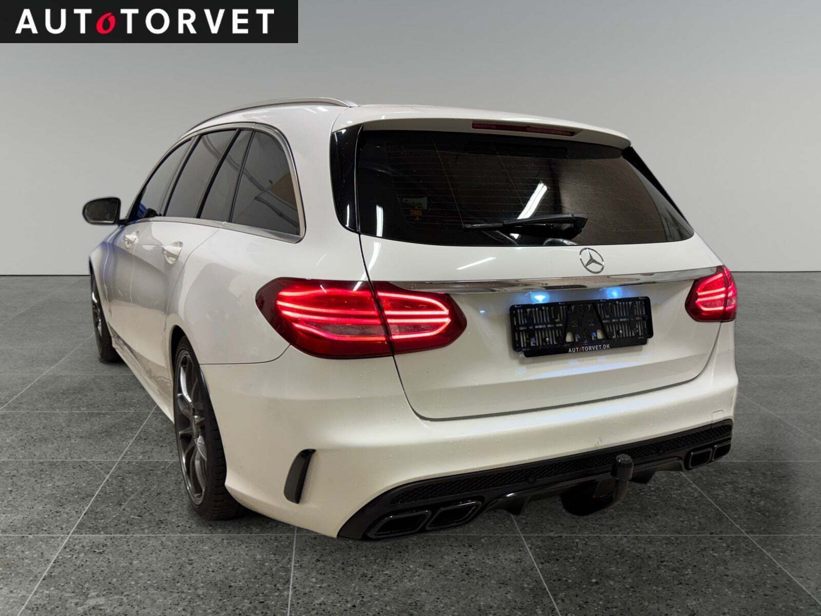 Hvid Mercedes C400 fra 2016