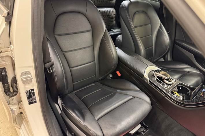 Hvid Mercedes C400 fra 2016