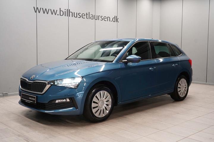 Blå Skoda Scala fra 2022 set udefra