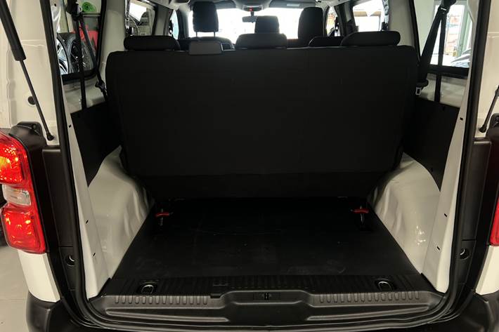 Hvid Opel Vivaro-e fra 2020