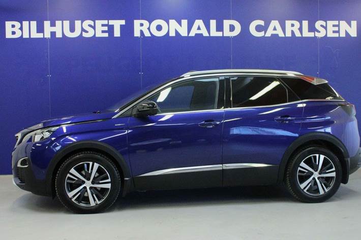 Blå Peugeot 3008 fra 2017