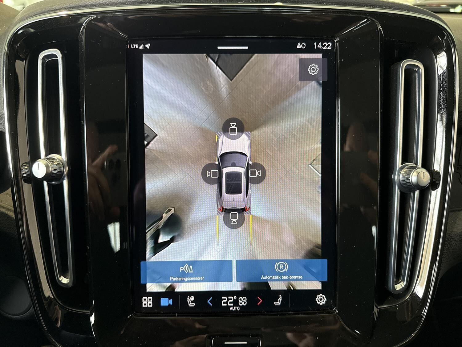 Blå Volvo XC40 fra 2022