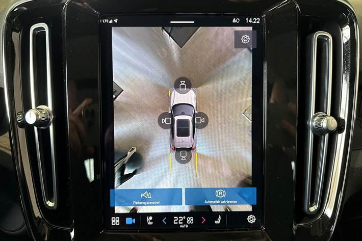 Blå Volvo XC40 fra 2022