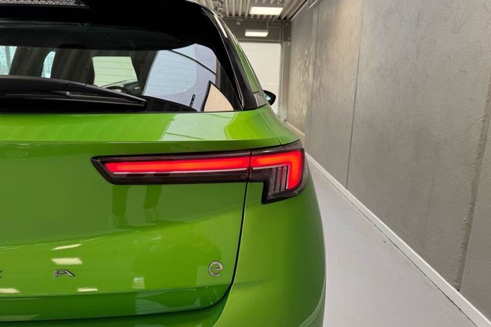 Grøn Opel Mokka-e fra 2024