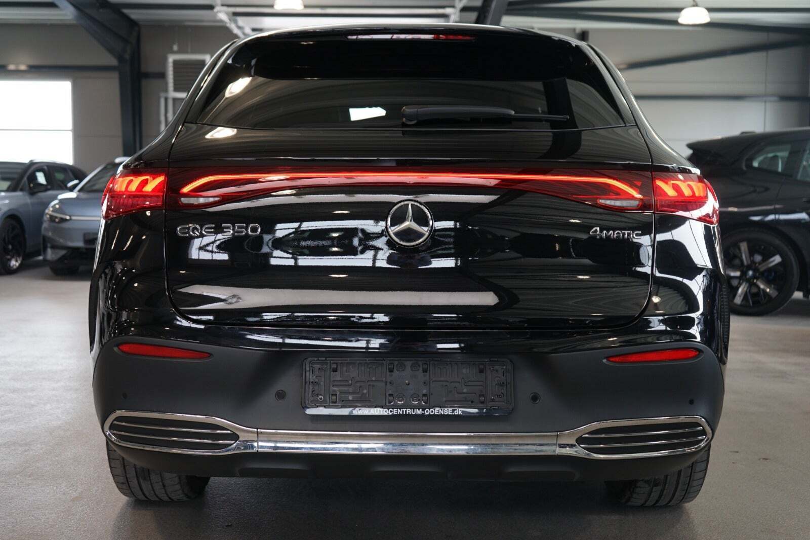Sort Mercedes EQE350 SUV fra 2025