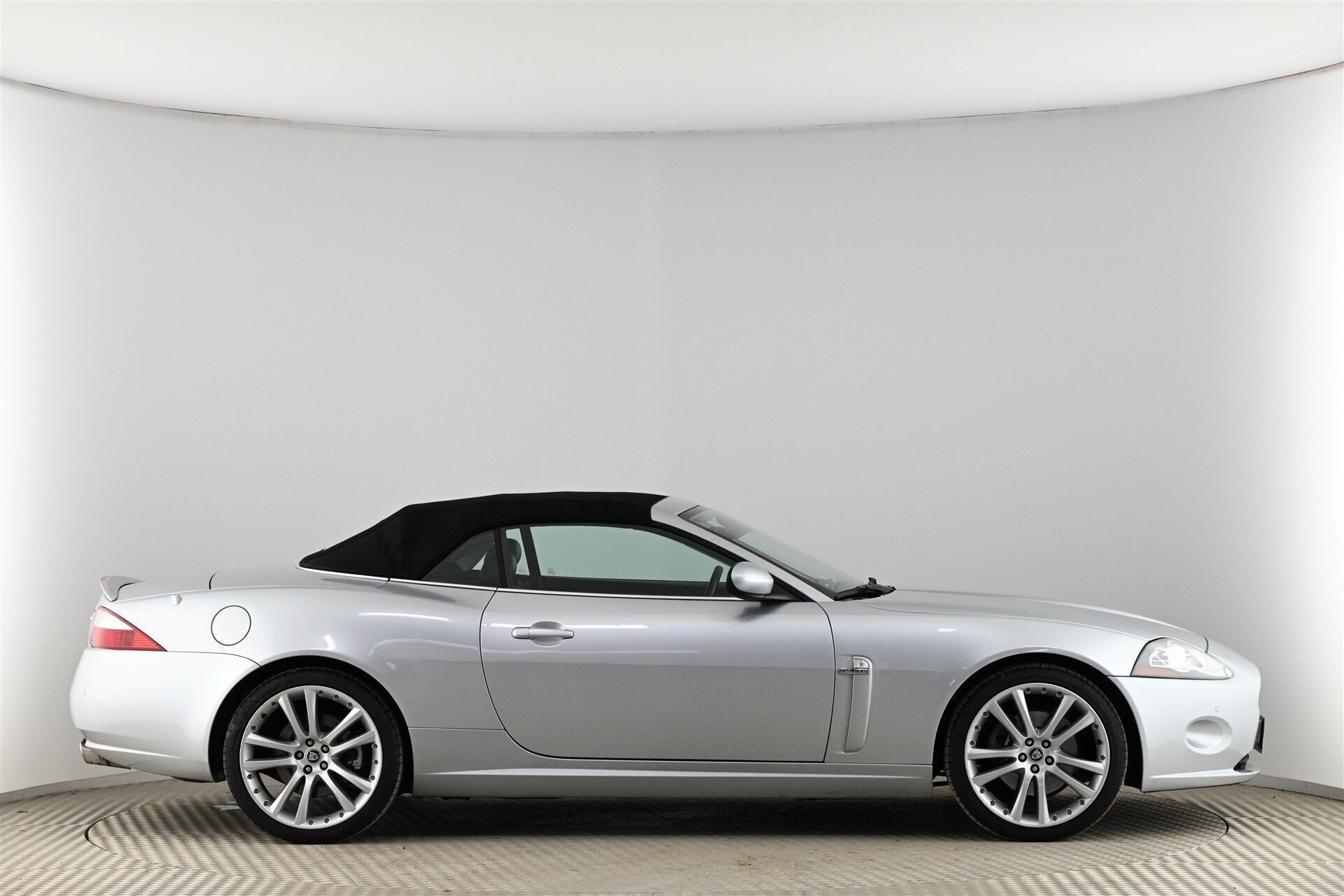 Jaguar XK8 4,2 Convertible V8 300HK Cabr. 6g Aut.