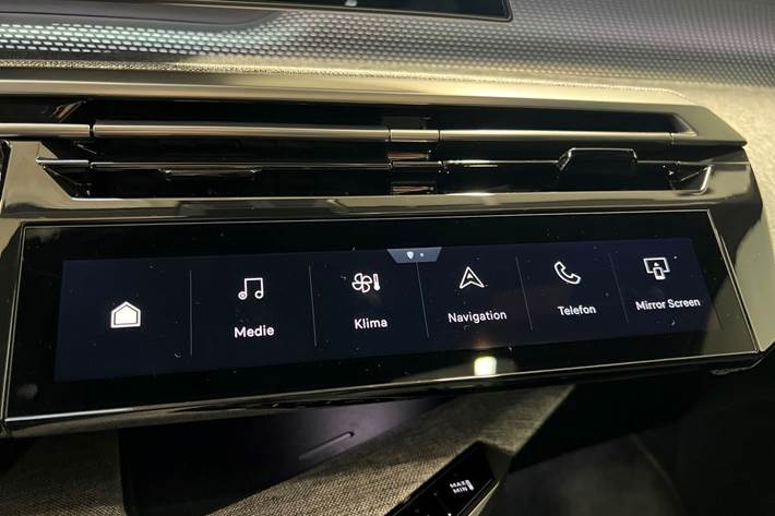 Blå Peugeot e-5008 fra 2025