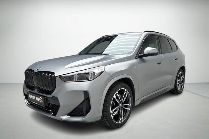 Grå BMW iX1 fra 2023
