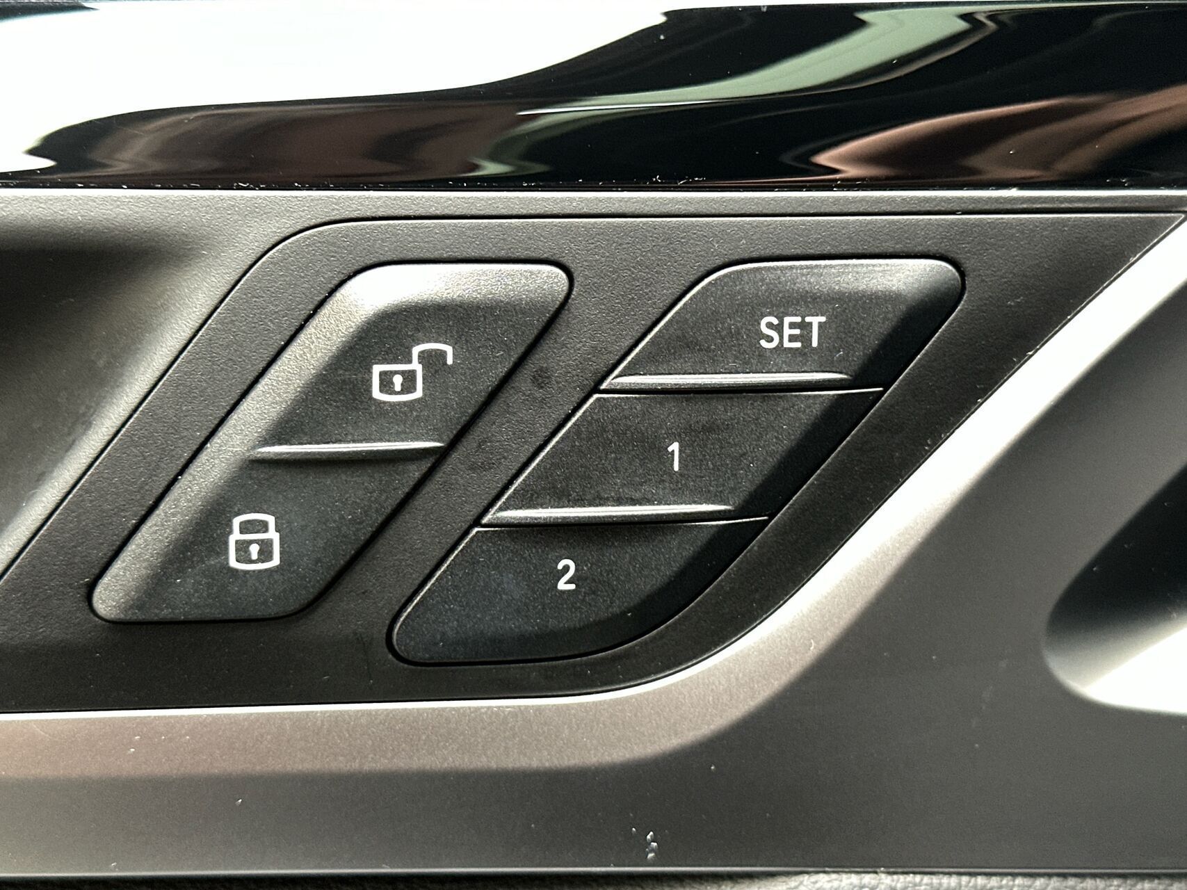 Grå BMW iX3 fra 2023