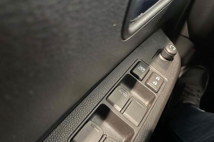 Beige Suzuki Ignis fra 2023