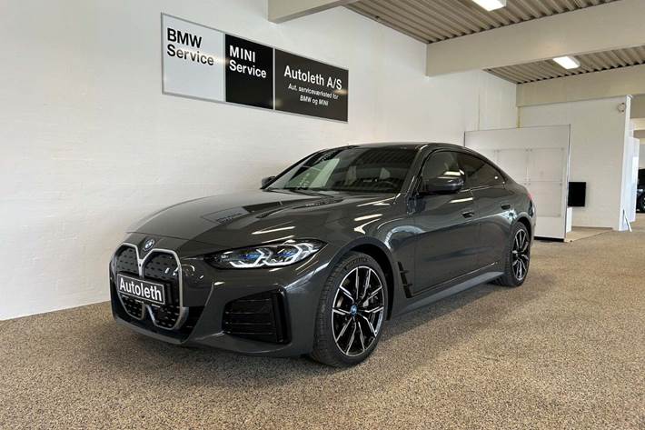Grå BMW i4 fra 2024