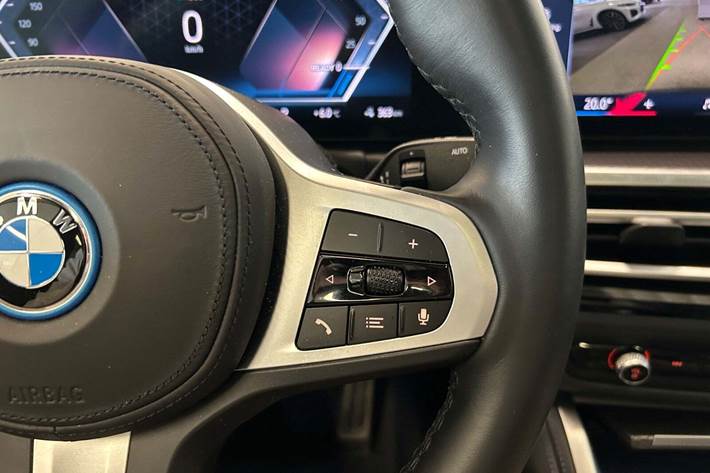 Grå BMW i4 fra 2024