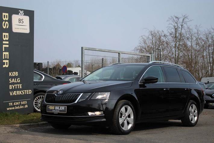 Sort Skoda Octavia fra 2018