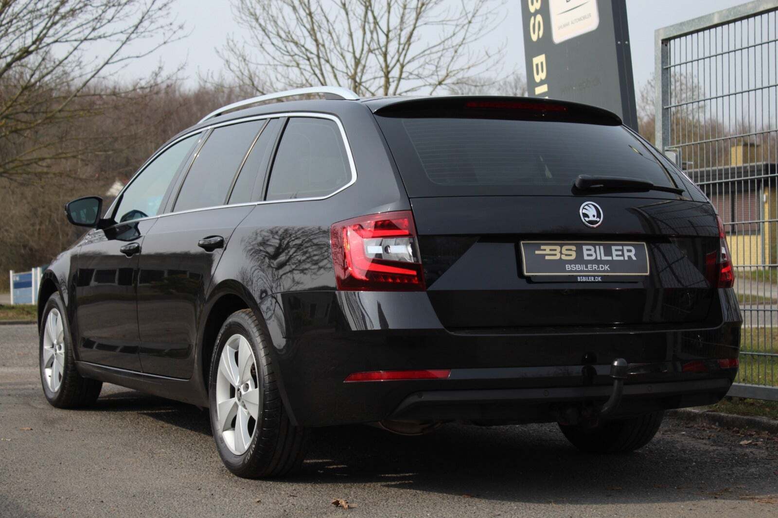Sort Skoda Octavia fra 2018