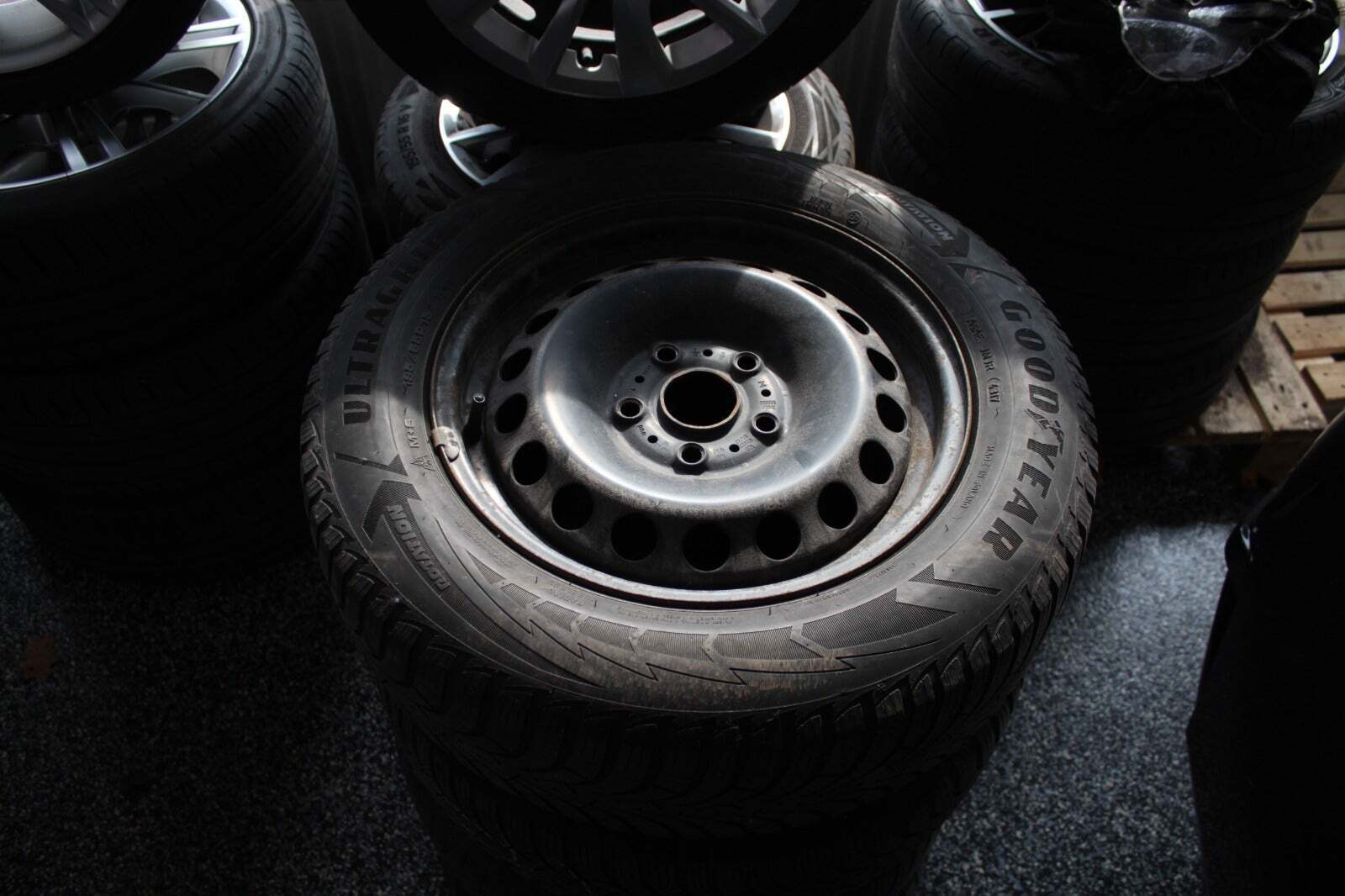 Sort Skoda Octavia fra 2018