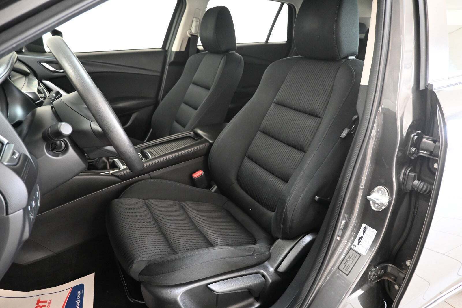 Grå Mazda 6 fra 2018