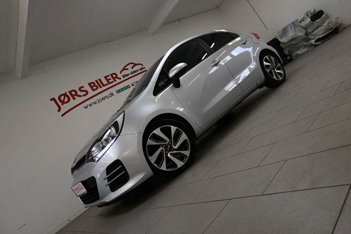 Grå Kia Rio fra 2016
