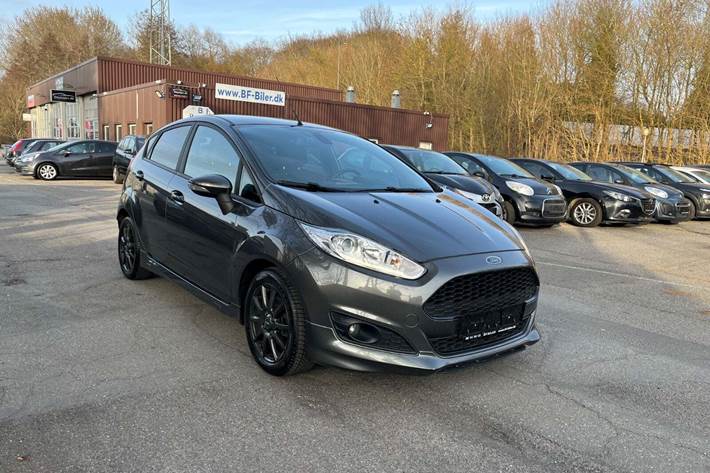 Grå Ford Fiesta fra 2016