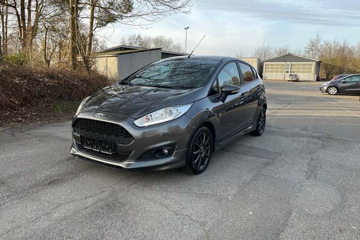 Grå Ford Fiesta fra 2016