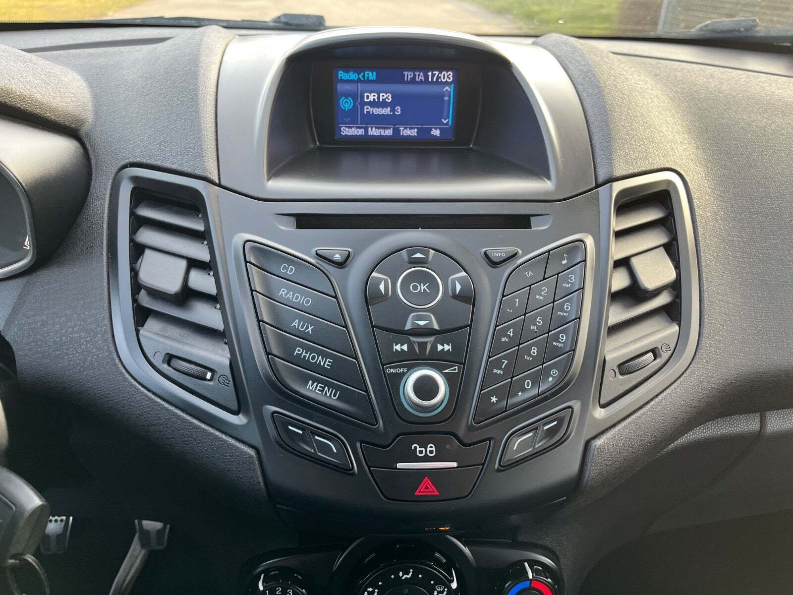 Grå Ford Fiesta fra 2016