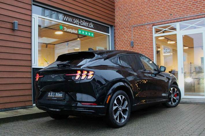 Sort Ford Mustang Mach-E fra 2023